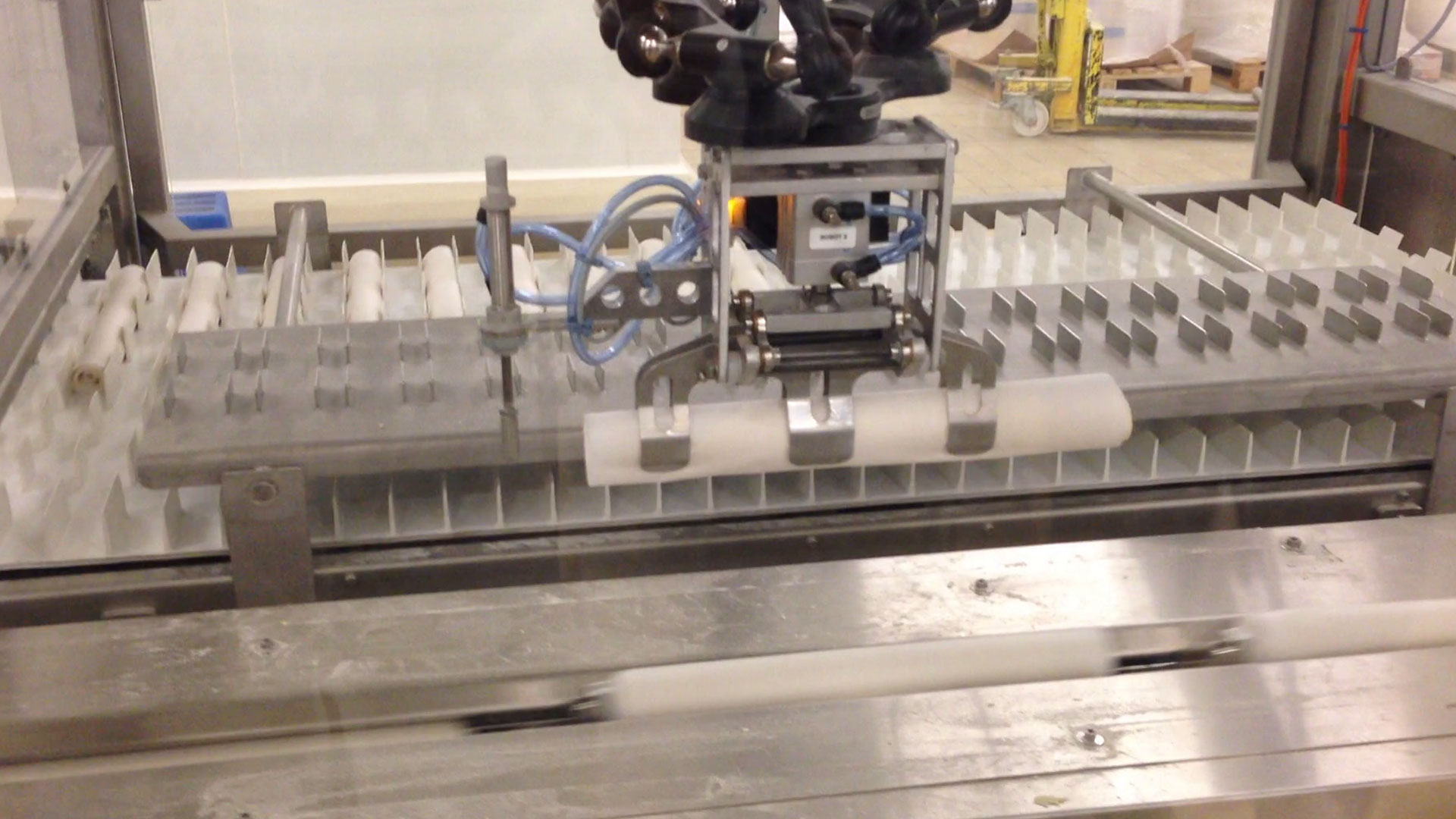 Robot station for packing machine in-feed
