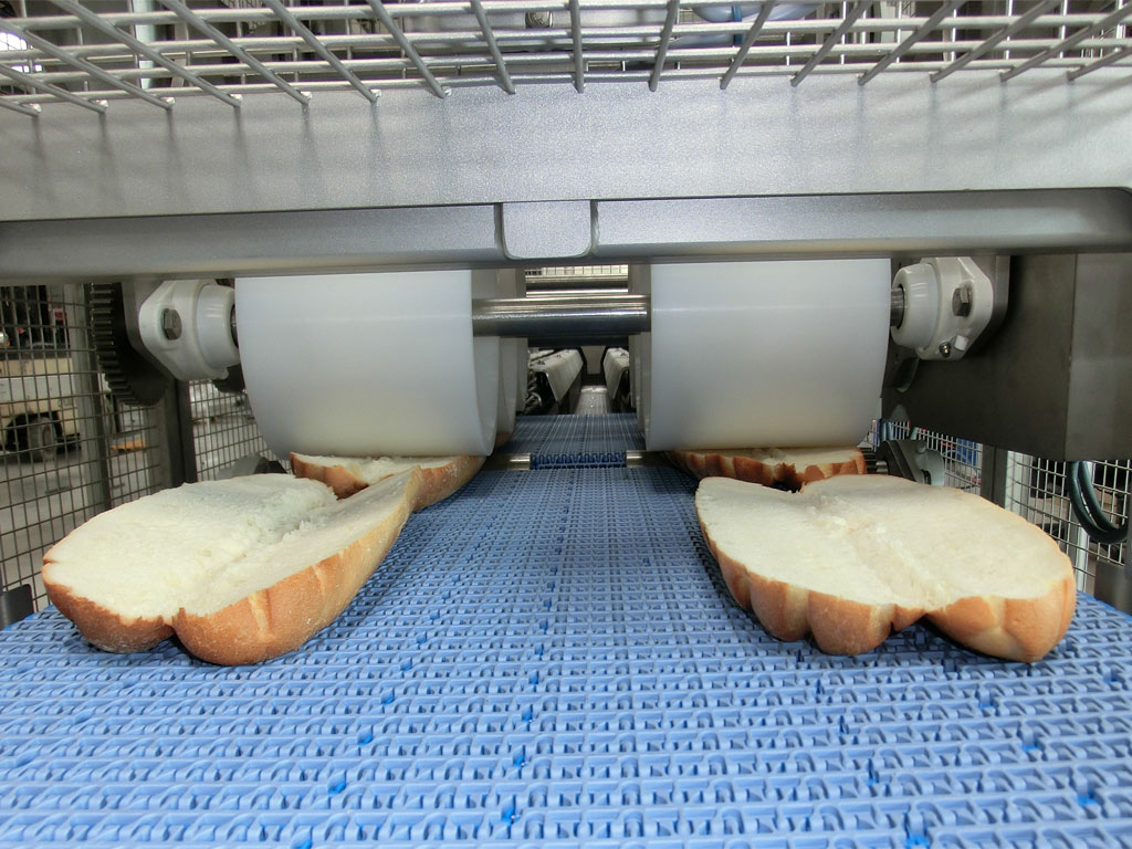 Slicer for "baguette" sandwiches - vertical cutting disc
