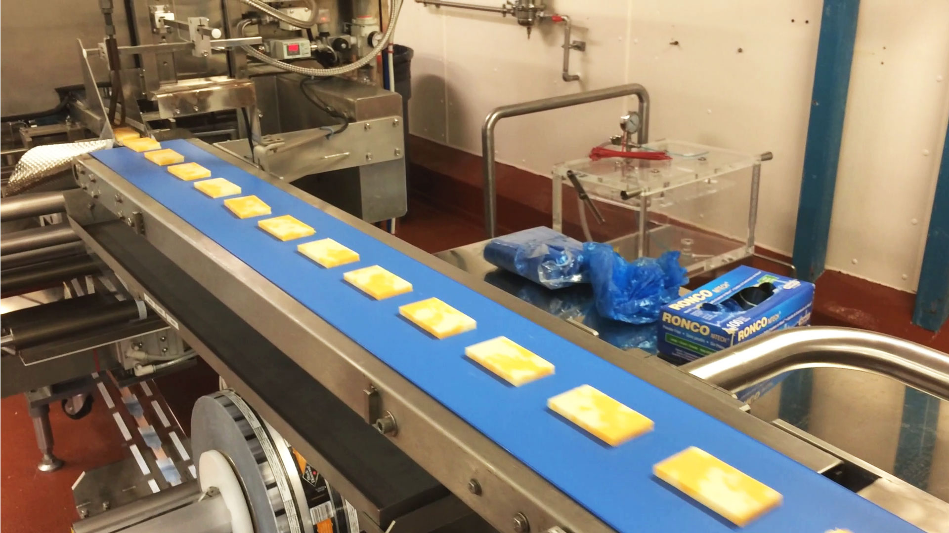 Flowpack Omori mise au pas part de fromage