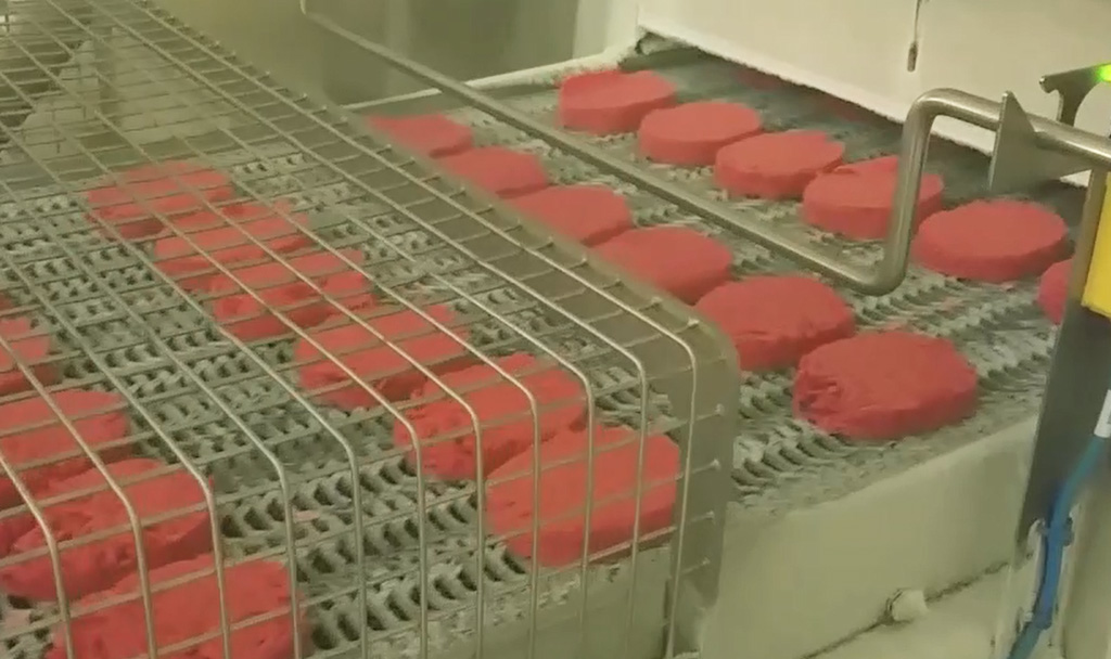 Chargement de surgélateur dépose de steak haché