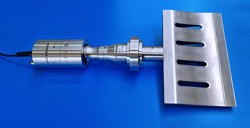 Trancheur à ultrasons pour sandwich baguette